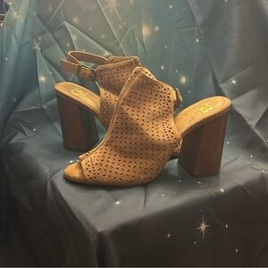 Gianni Bini Suede Tan Ankle Peep Toe Sandal. Size 10M